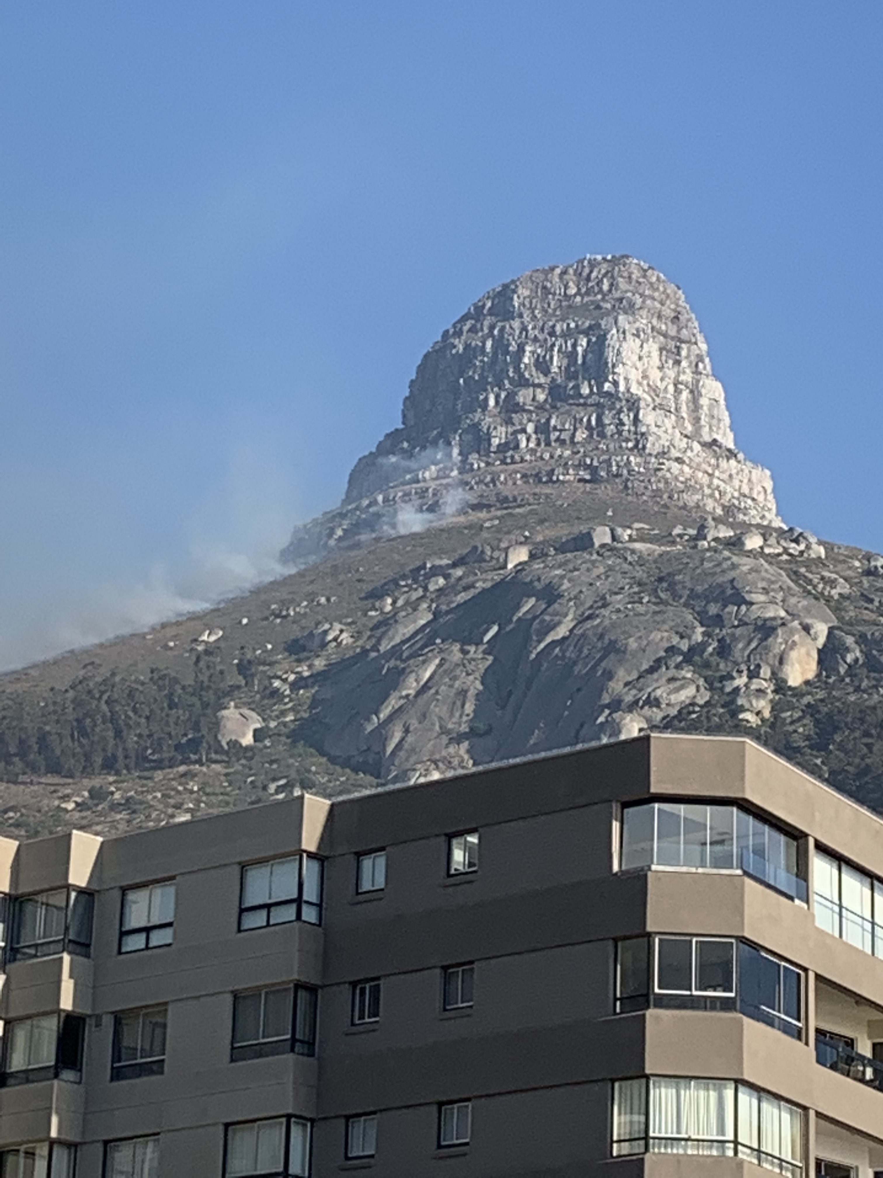 You are currently viewing Fire on Lions Head and Signal Hill